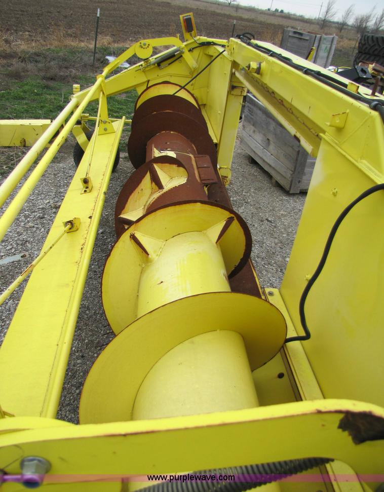 image for item 5125 2004 John Deere 640B forage pickup head