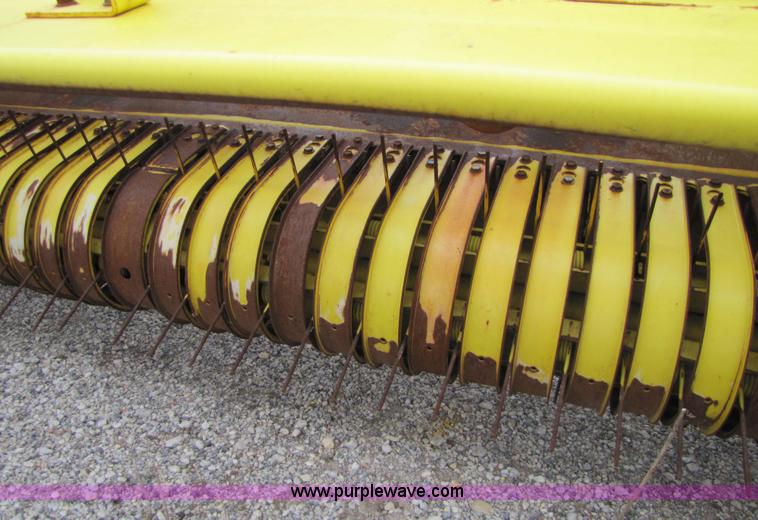 image for item 5125 2004 John Deere 640B forage pickup head