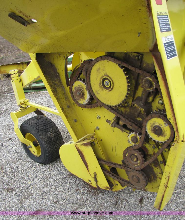 image for item 5125 2004 John Deere 640B forage pickup head