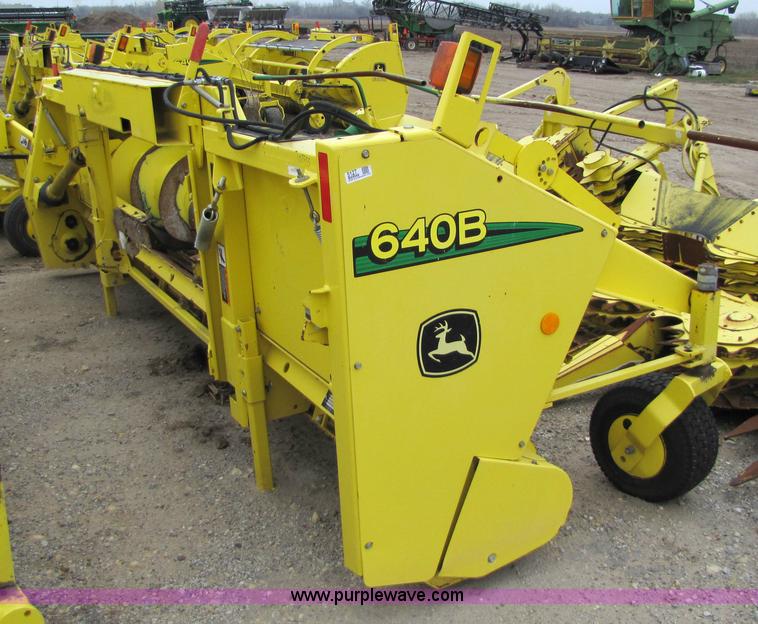 image for item 5127 2008 John Deere 640B forage pickup head