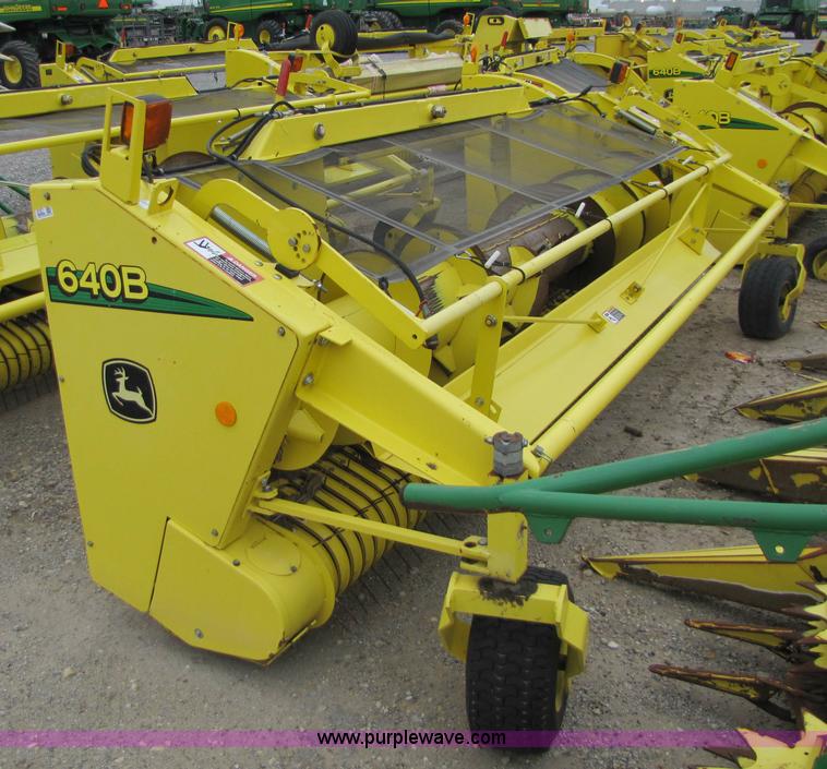 image for item 5127 2008 John Deere 640B forage pickup head
