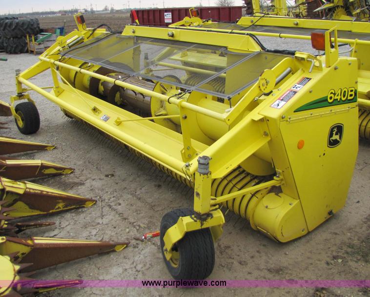 image for item 5127 2008 John Deere 640B forage pickup head