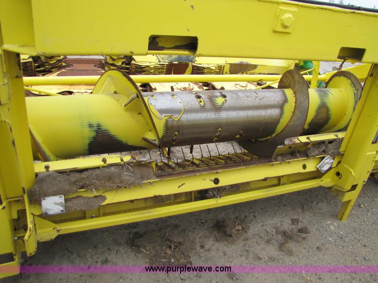 image for item 5127 2008 John Deere 640B forage pickup head