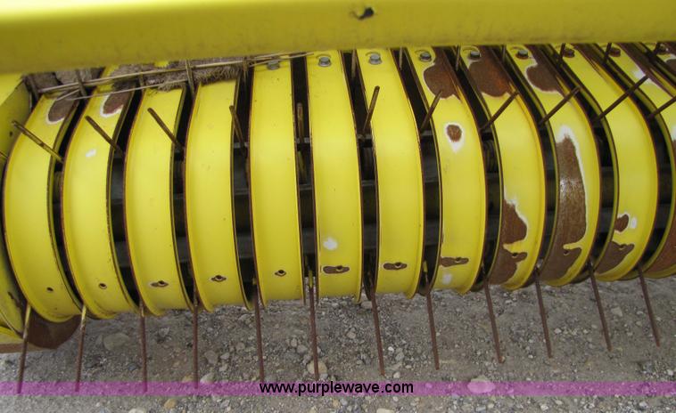 image for item 5127 2008 John Deere 640B forage pickup head