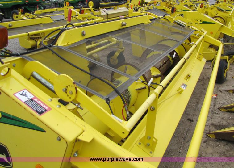 image for item 5127 2008 John Deere 640B forage pickup head