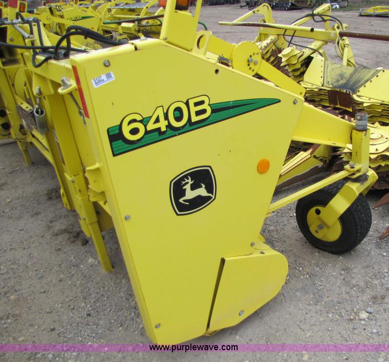 image for item 5127 2008 John Deere 640B forage pickup head