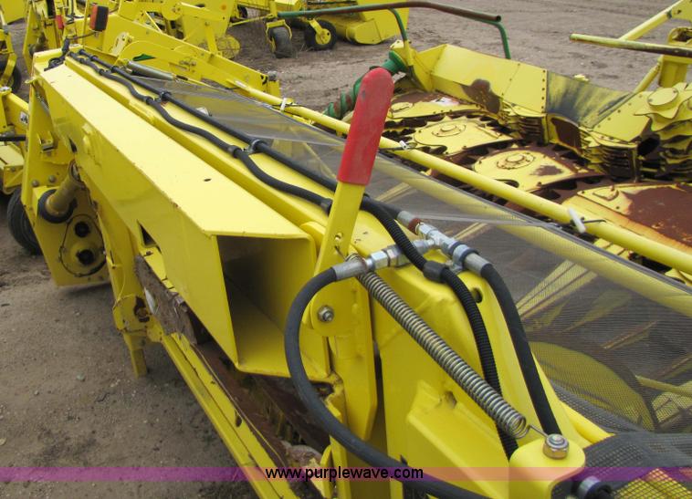 image for item 5127 2008 John Deere 640B forage pickup head