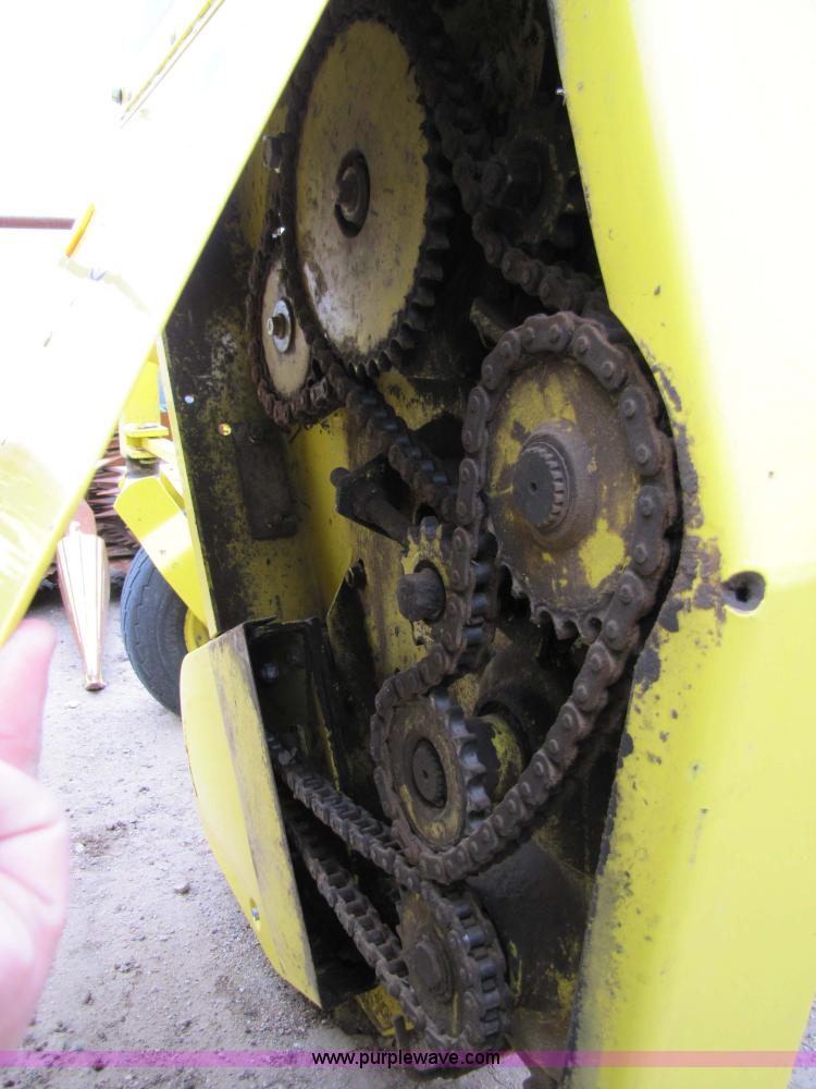 image for item 5127 2008 John Deere 640B forage pickup head