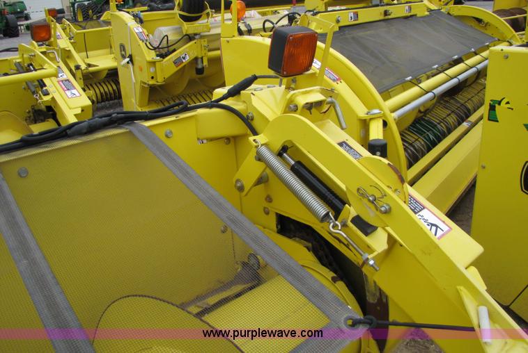 image for item 5127 2008 John Deere 640B forage pickup head
