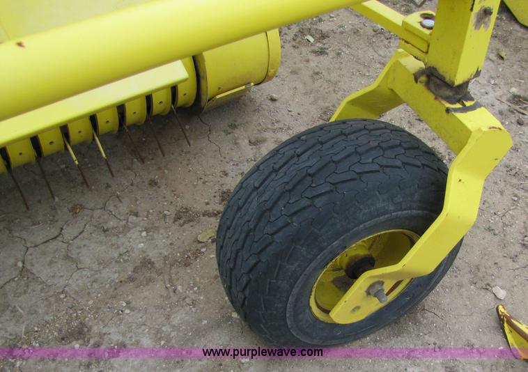 image for item 5127 2008 John Deere 640B forage pickup head