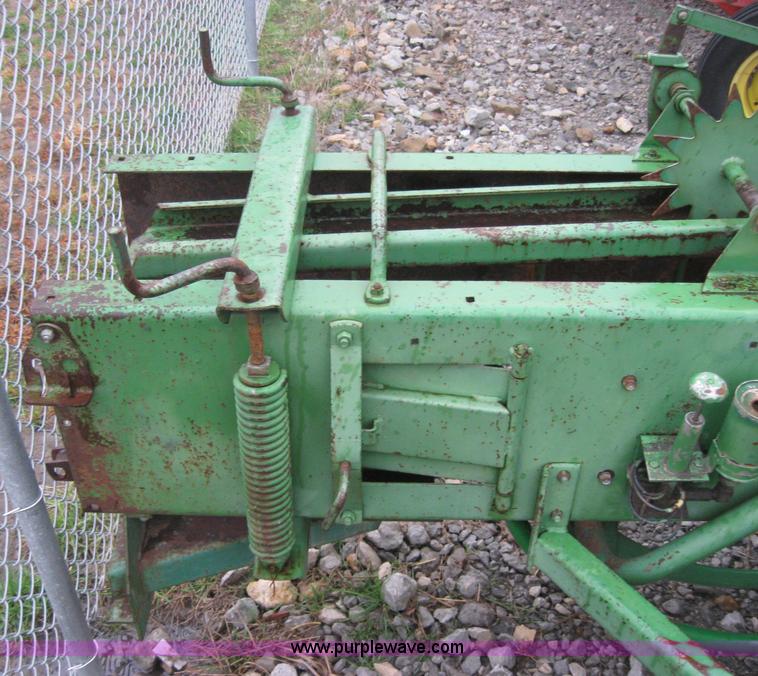 image for item 5202 John Deere 346 square baler