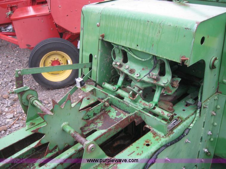 image for item 5202 John Deere 346 square baler