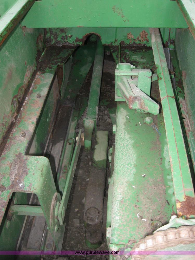 image for item 5202 John Deere 346 square baler