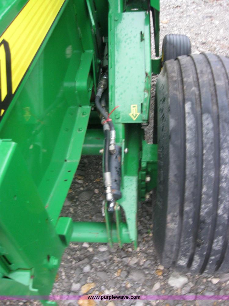 image for item 5204 John Deere 457 4x5 round baler