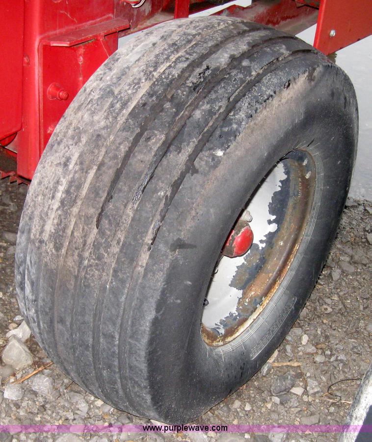 image for item 5205 Case IH 8465 5x6 round baler