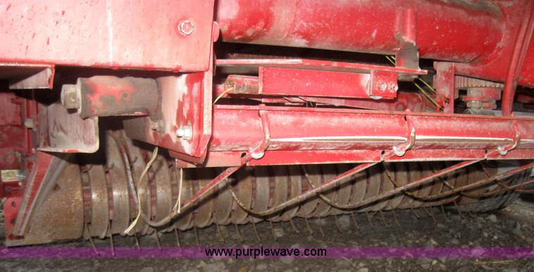 image for item 5205 Case IH 8465 5x6 round baler