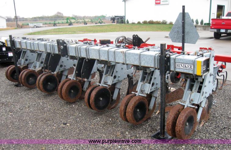 image for item 5207 Hiniker 5000 six row cultivator