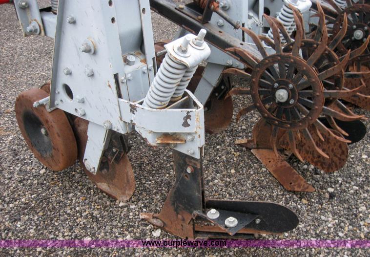 image for item 5207 Hiniker 5000 six row cultivator