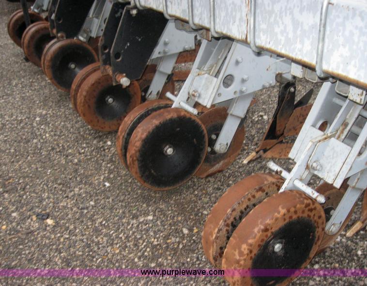 image for item 5207 Hiniker 5000 six row cultivator