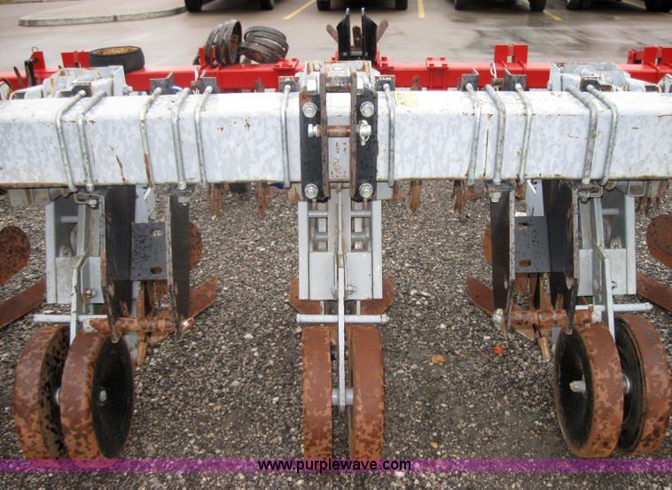 image for item 5207 Hiniker 5000 six row cultivator