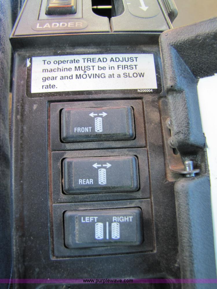 image for item 5210 2002 John Deere 4710 self-propelled sprayer