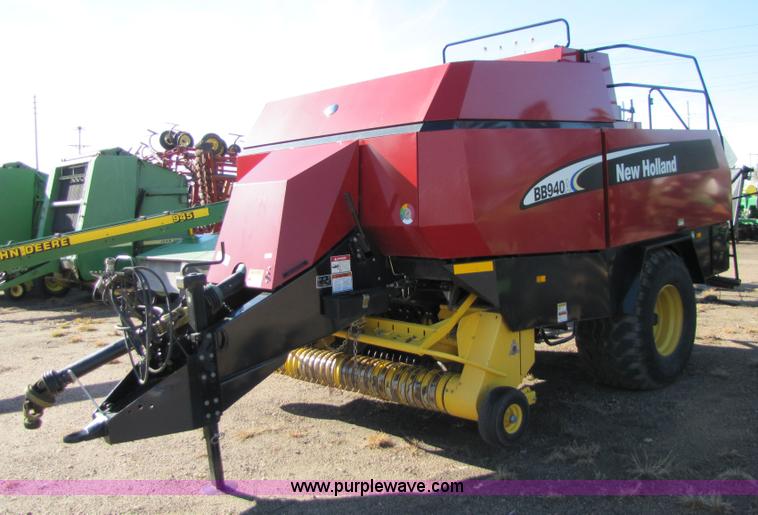 image for item 5211 2005 New Holland BB940 large square baler