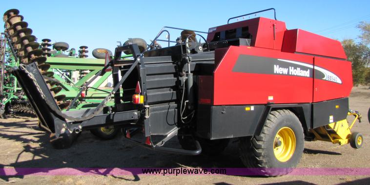 image for item 5211 2005 New Holland BB940 large square baler