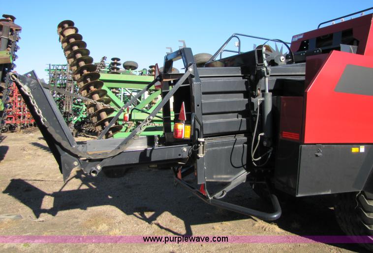 image for item 5211 2005 New Holland BB940 large square baler