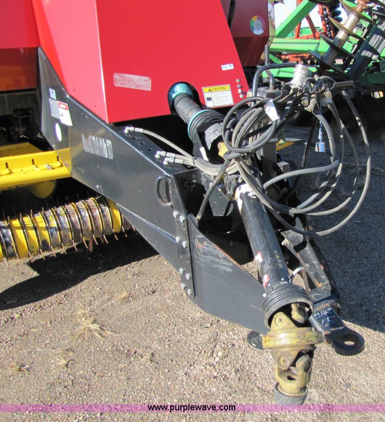 image for item 5211 2005 New Holland BB940 large square baler