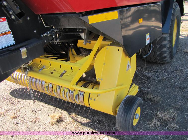 image for item 5211 2005 New Holland BB940 large square baler