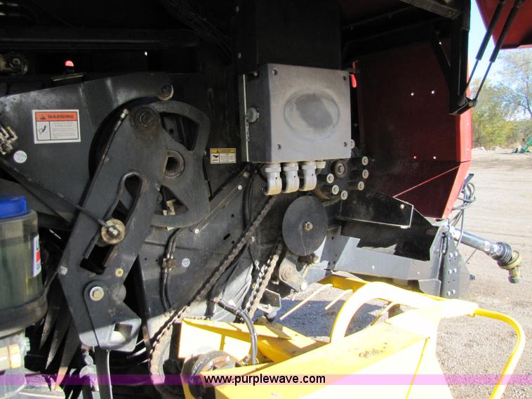 image for item 5211 2005 New Holland BB940 large square baler