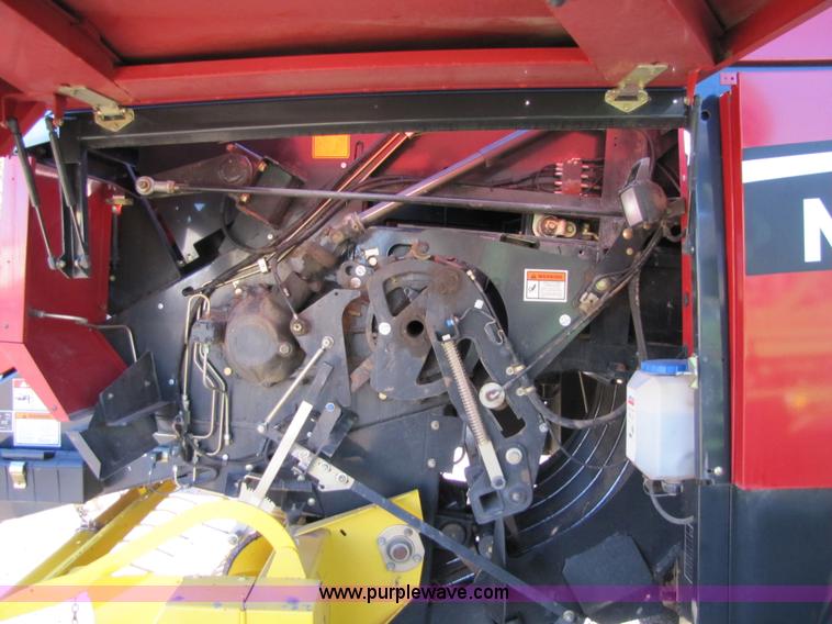 image for item 5211 2005 New Holland BB940 large square baler