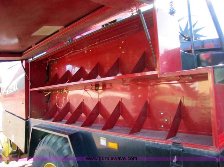 image for item 5211 2005 New Holland BB940 large square baler