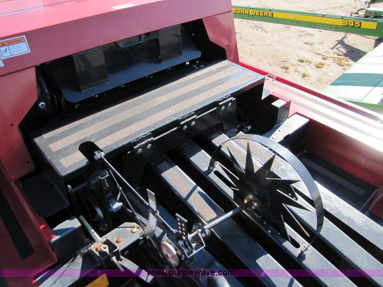 image for item 5211 2005 New Holland BB940 large square baler