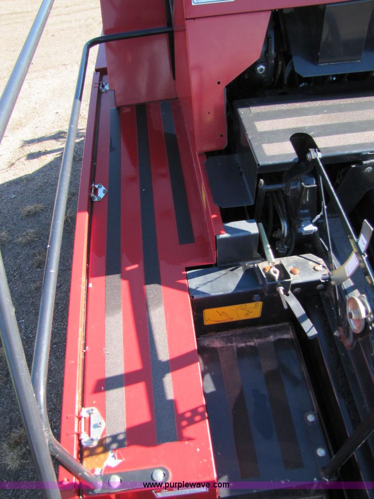 image for item 5211 2005 New Holland BB940 large square baler