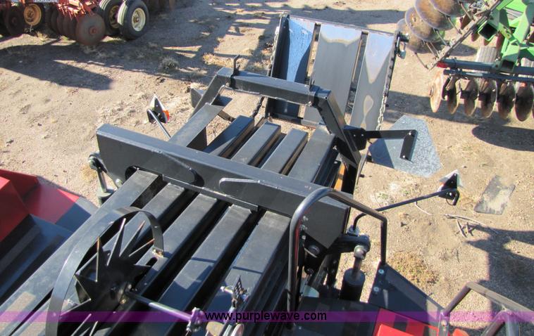 image for item 5211 2005 New Holland BB940 large square baler