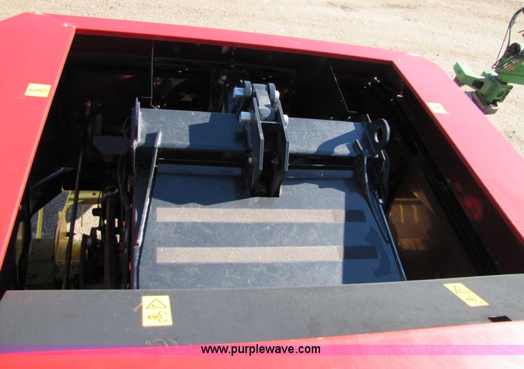 image for item 5211 2005 New Holland BB940 large square baler