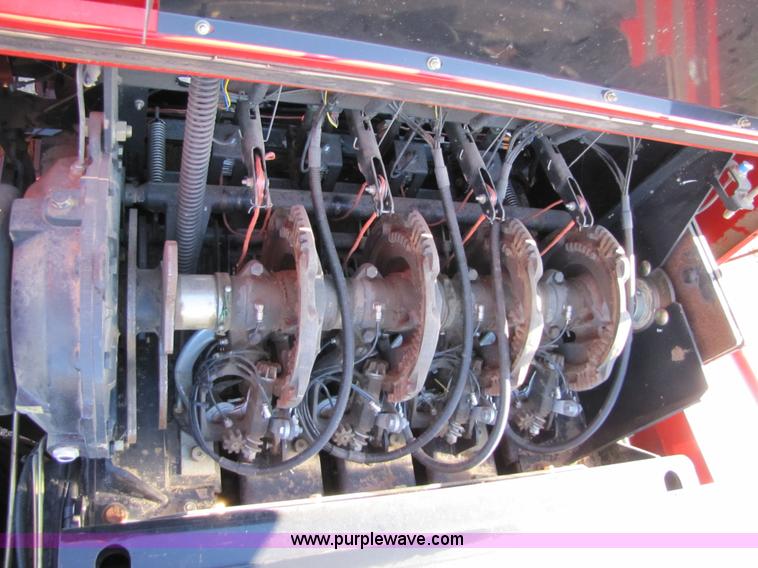 image for item 5211 2005 New Holland BB940 large square baler