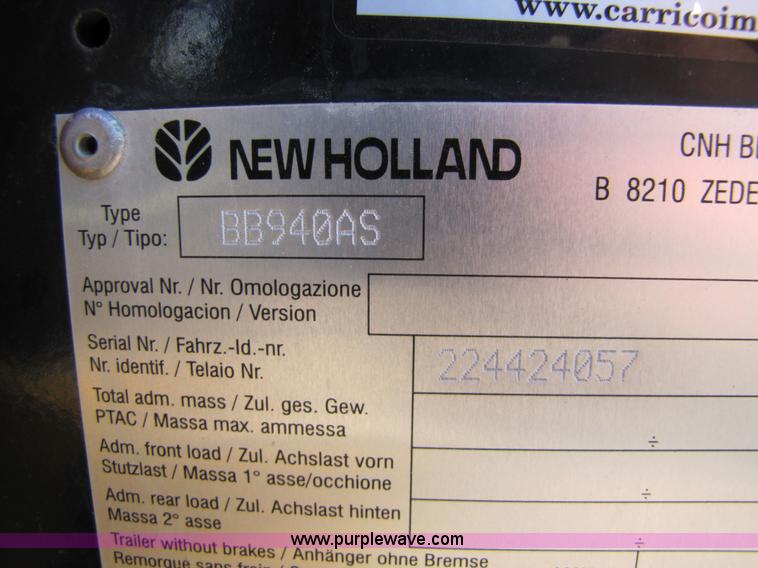 image for item 5211 2005 New Holland BB940 large square baler