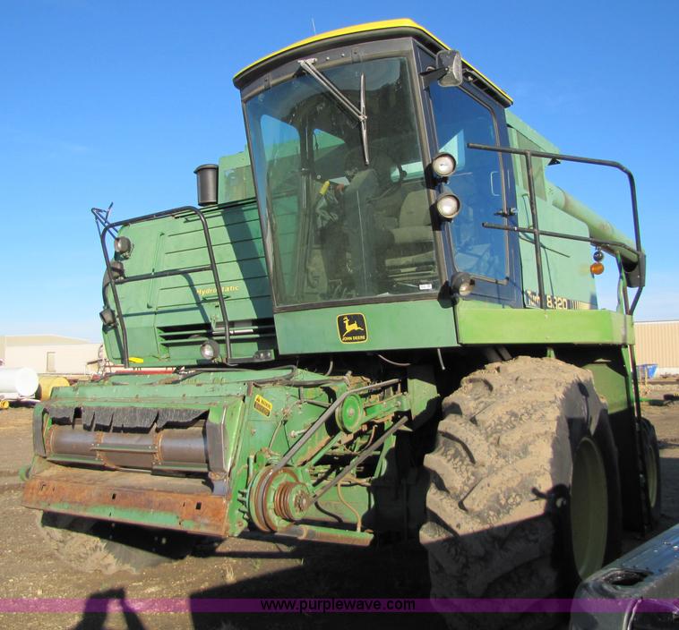 image for item 5214 1982 John Deere 8820 combine