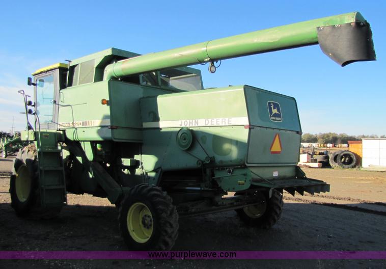 image for item 5214 1982 John Deere 8820 combine