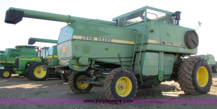 image for item 5214 1982 John Deere 8820 combine