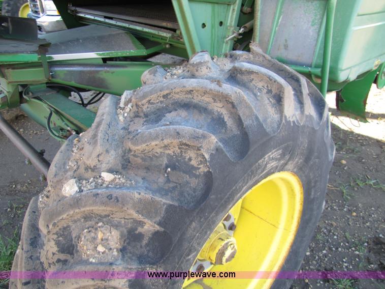 image for item 5214 1982 John Deere 8820 combine