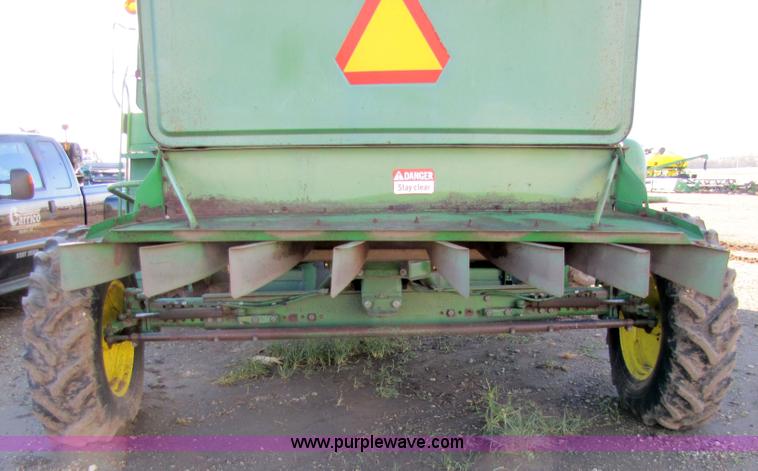 image for item 5214 1982 John Deere 8820 combine