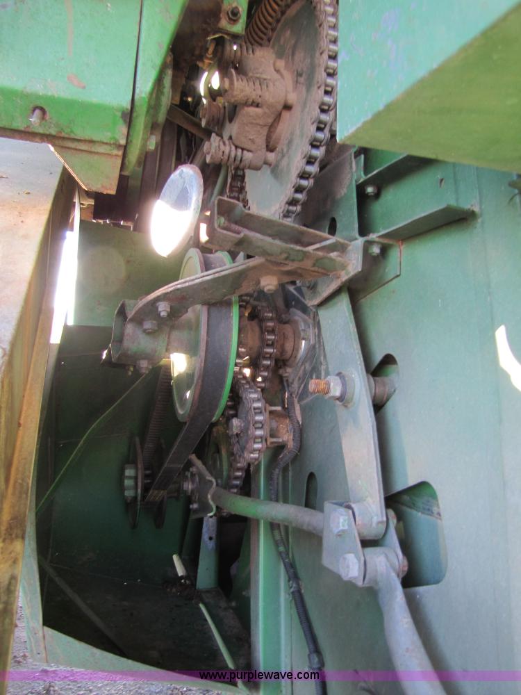 image for item 5214 1982 John Deere 8820 combine