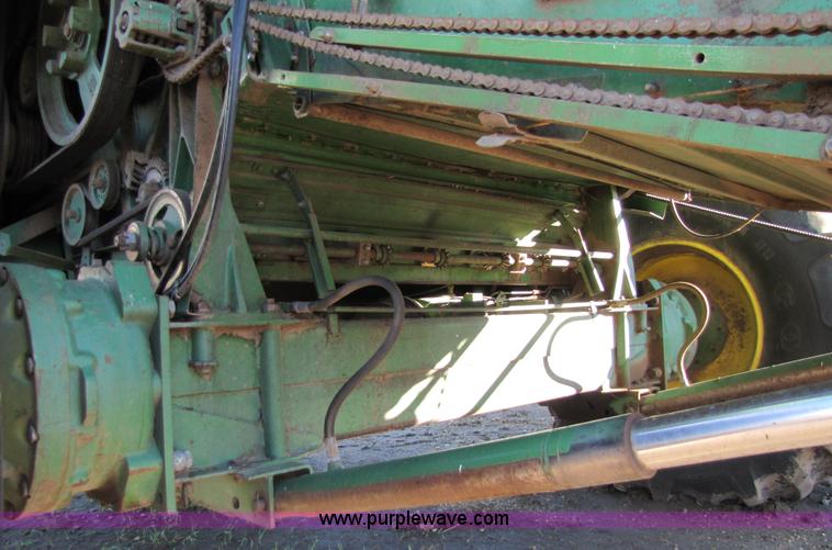 image for item 5214 1982 John Deere 8820 combine