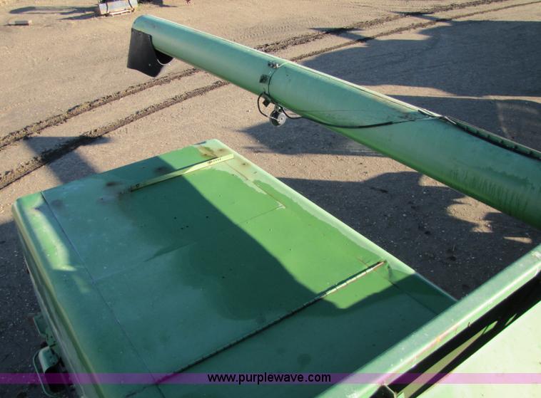 image for item 5214 1982 John Deere 8820 combine