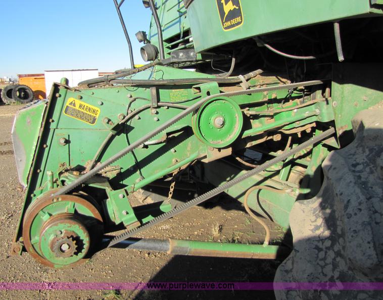 image for item 5214 1982 John Deere 8820 combine