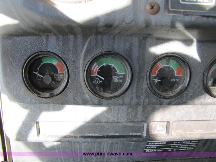 image for item 5214 1982 John Deere 8820 combine