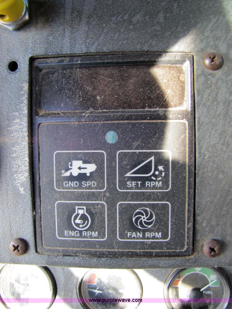 image for item 5214 1982 John Deere 8820 combine